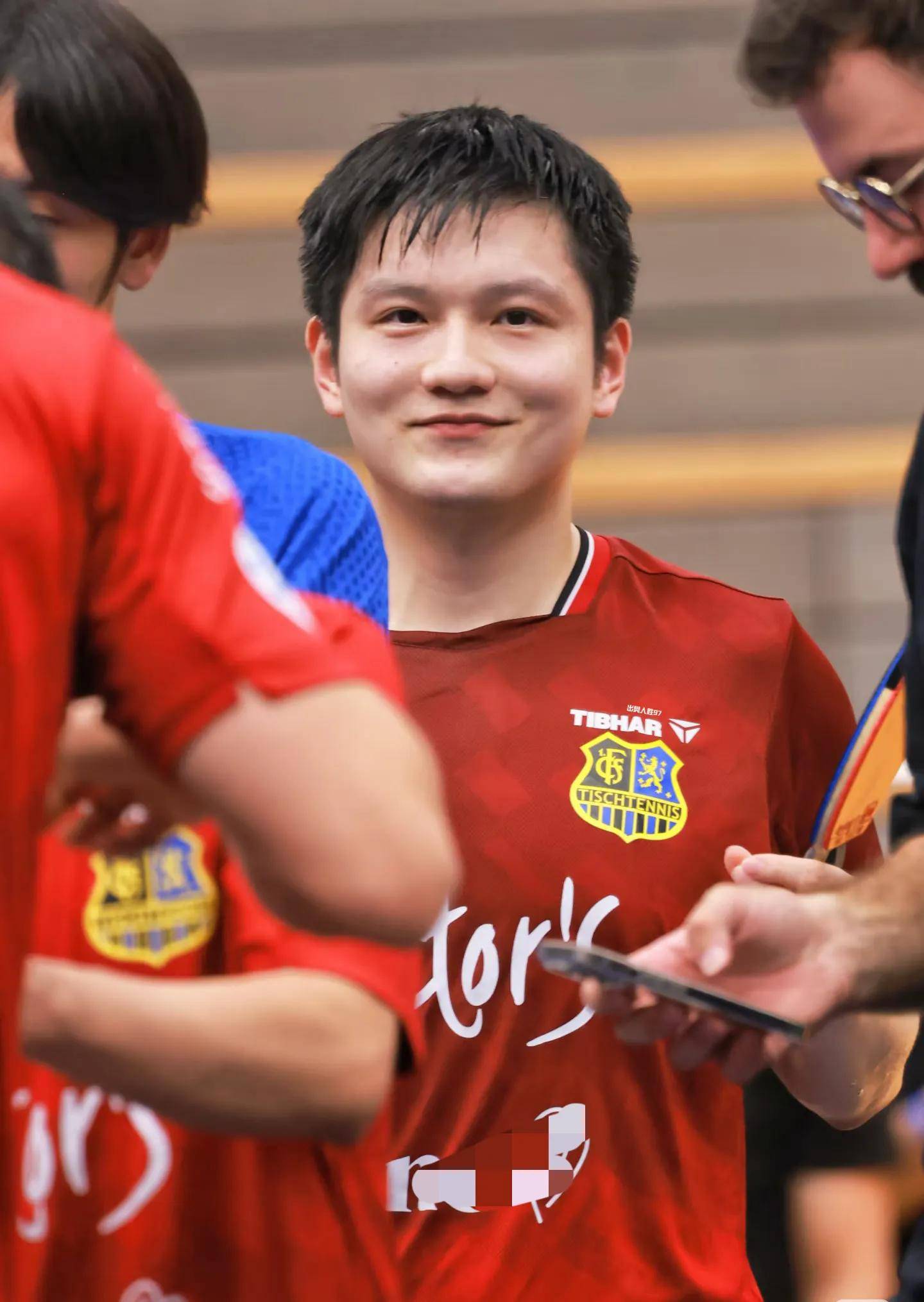 包含窗口期德国杯传出新动向，多特蒙德回应争议，管理层表态：震撼外界，年轻球员得到机会的词条